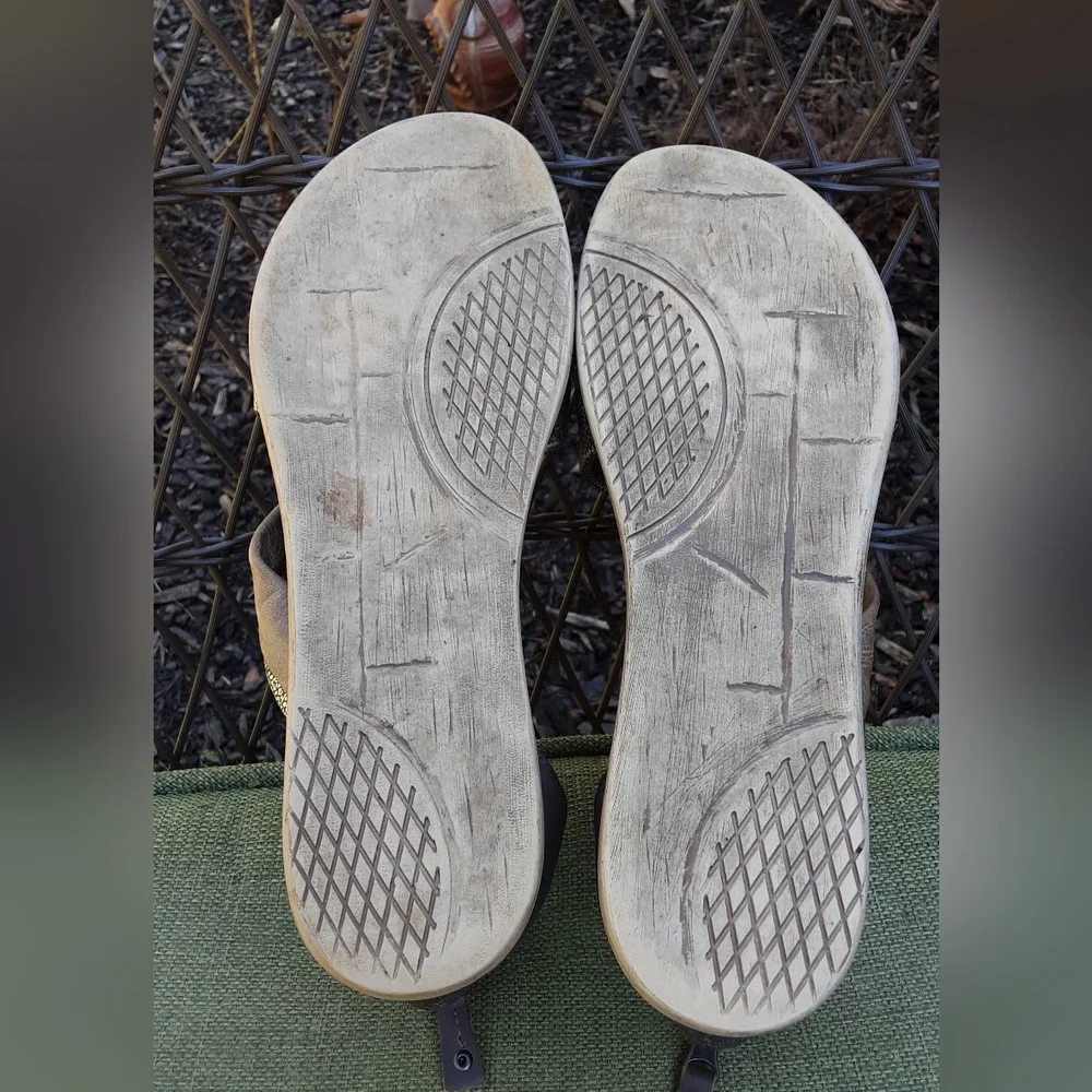 OTBT Souvenir Comfort Leather Metallic Flat Sandal Size 9 M.